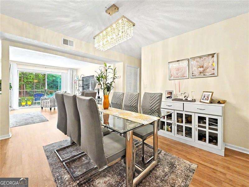 2 bedroom, 2 bathroom, 1,206 sq ft condominium for sale at 6851 Roswell Road H33, Atlanta, GA 30328 — photo 9