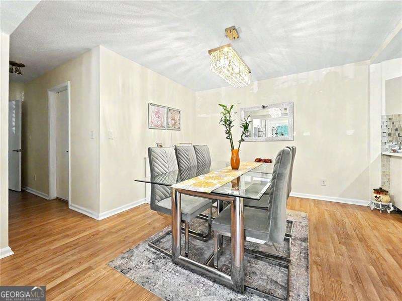 2 bedroom, 2 bathroom, 1,206 sq ft condominium for sale at 6851 Roswell Road H33, Atlanta, GA 30328 — photo 8