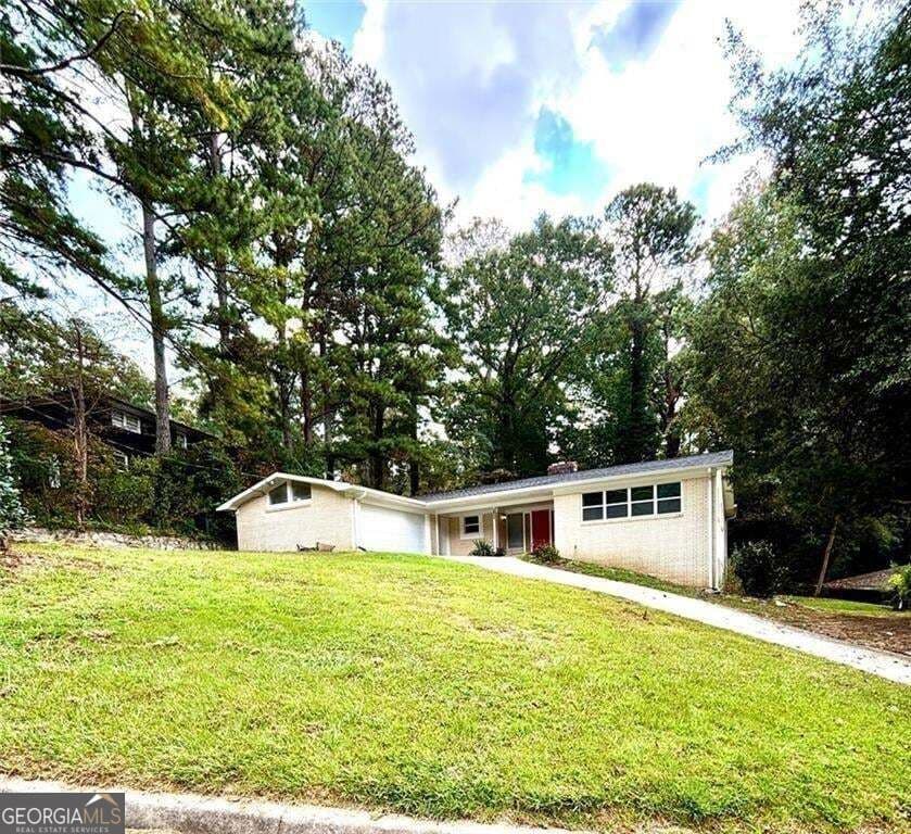 6 bedroom, 3 bathroom, 4,457 sq ft single family residence for sale at 2924 HANDY Drive, Atlanta, GA 30318 — photo 4