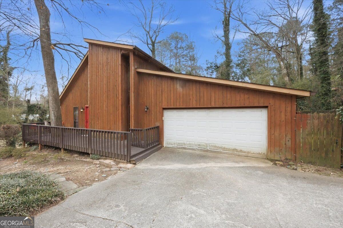 3 bedroom, 2 bathroom, 2,019 sq ft single family residence for sale at 658 Tucker Road, Macon, GA 31210 — photo 2