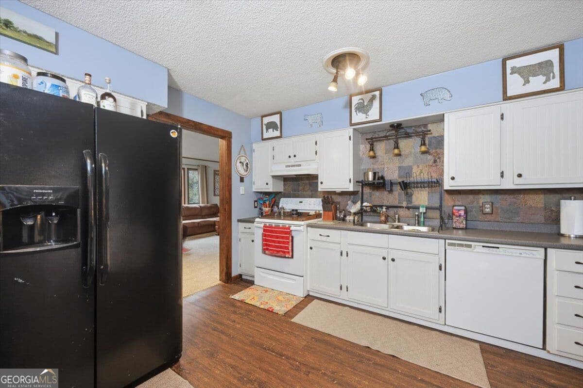 3 bedroom, 2 bathroom, 2,019 sq ft single family residence for sale at 658 Tucker Road, Macon, GA 31210 — photo 9