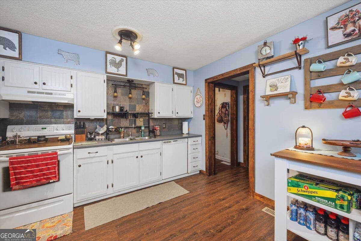 3 bedroom, 2 bathroom, 2,019 sq ft single family residence for sale at 658 Tucker Road, Macon, GA 31210 — photo 10