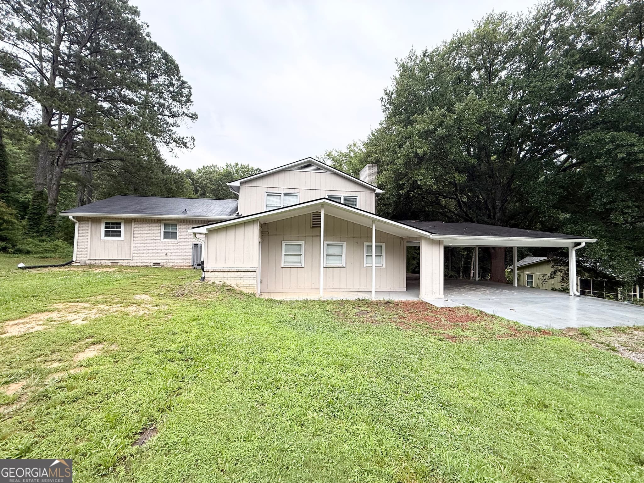 6 bedroom, 3.5 bathroom, 3,159 sq ft single family residence for sale at 1165 Huey Road, Douglasville, GA 30134 — photo 2