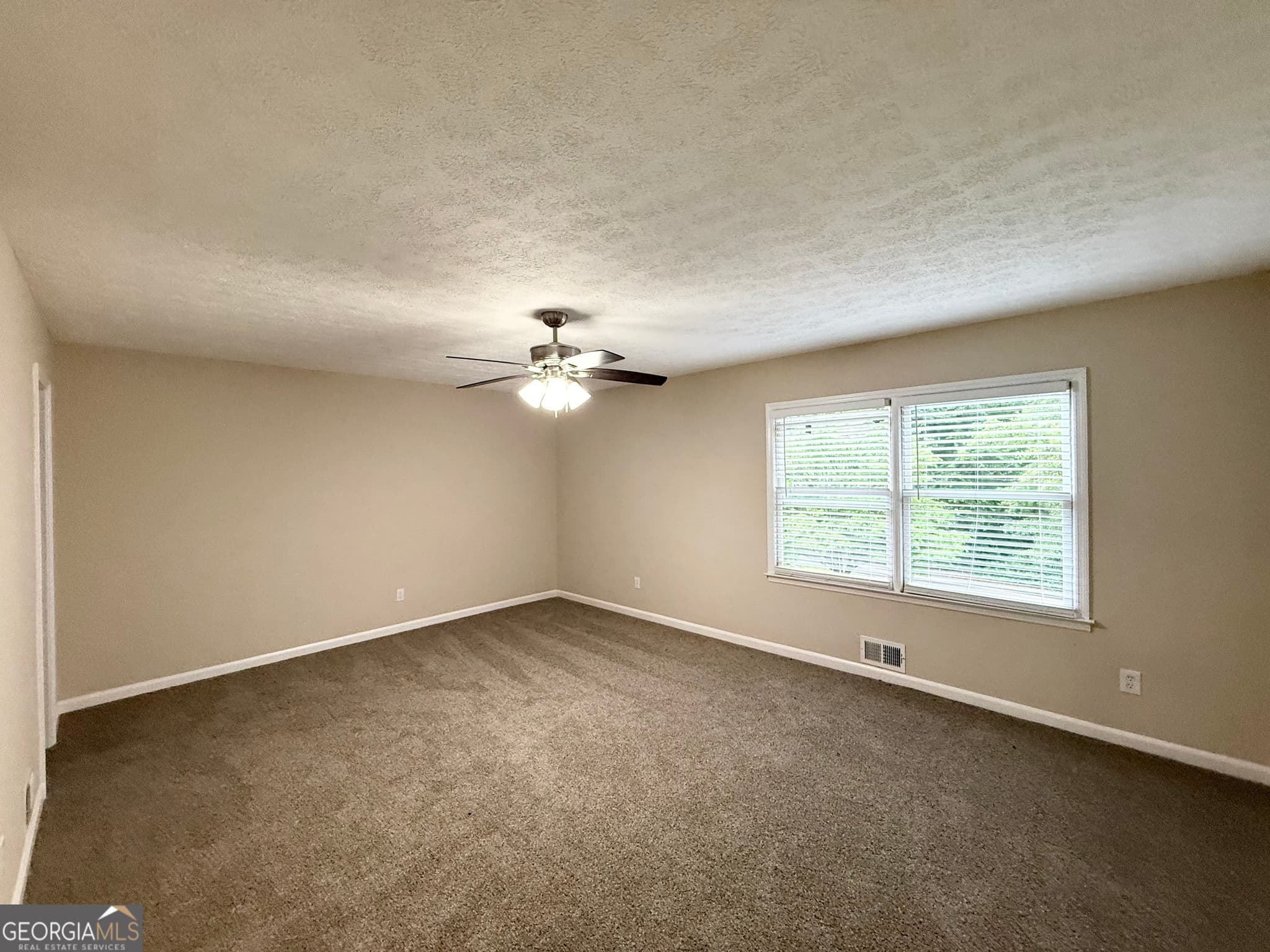 6 bedroom, 3.5 bathroom, 3,159 sq ft single family residence for sale at 1165 Huey Road, Douglasville, GA 30134 — photo 10
