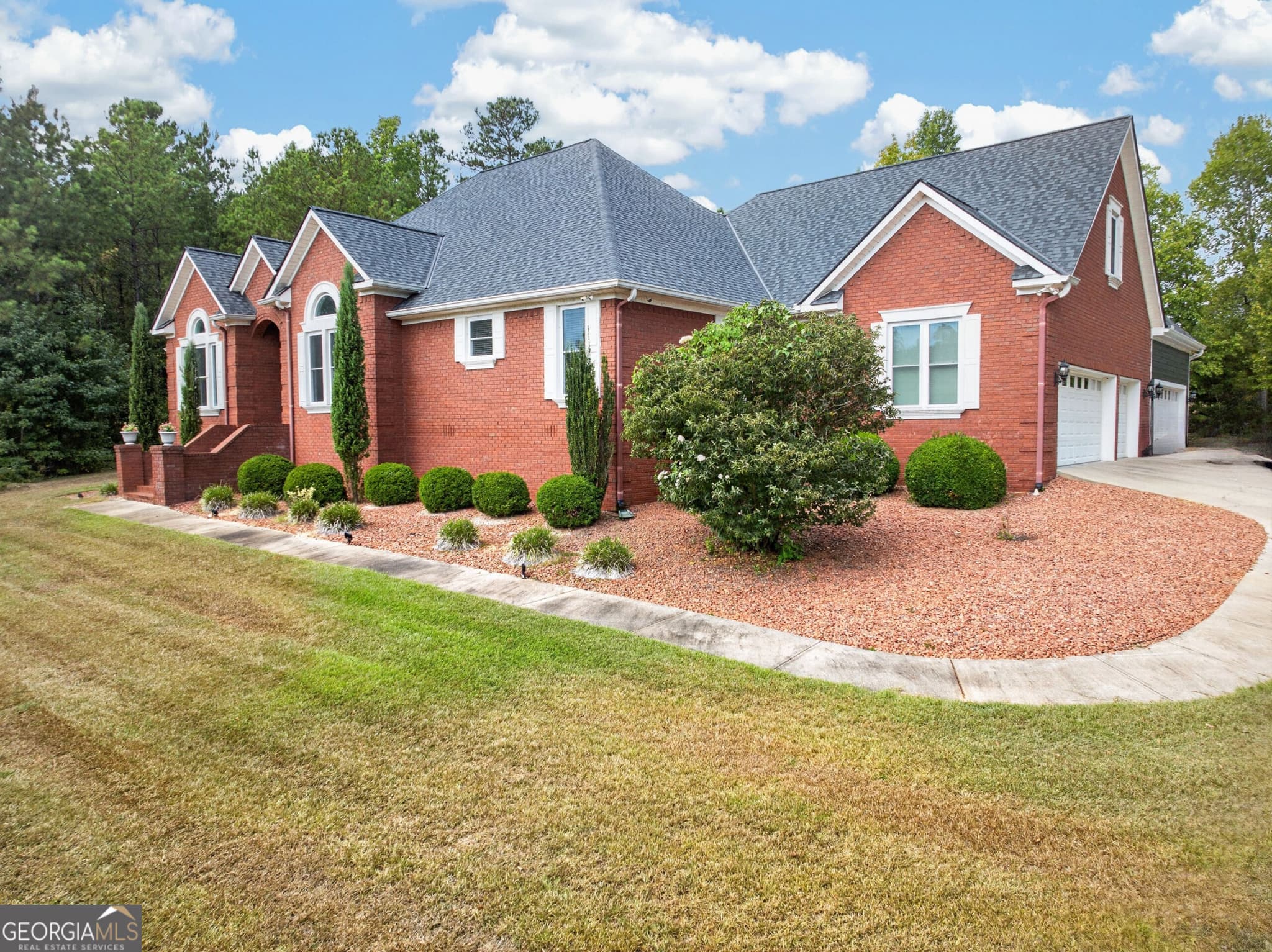 3 bedroom, 2.5 bathroom, 3,831 sq ft single family residence for sale at 128 Lakemere Lane, Milledgeville, GA 31061 — photo 3