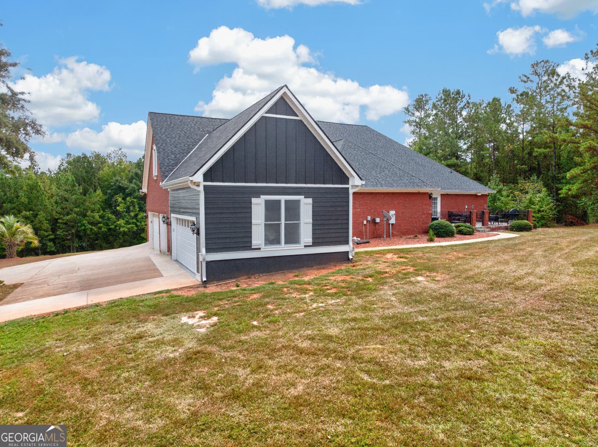 3 bedroom, 2.5 bathroom, 3,831 sq ft single family residence for sale at 128 Lakemere Lane, Milledgeville, GA 31061 — photo 4