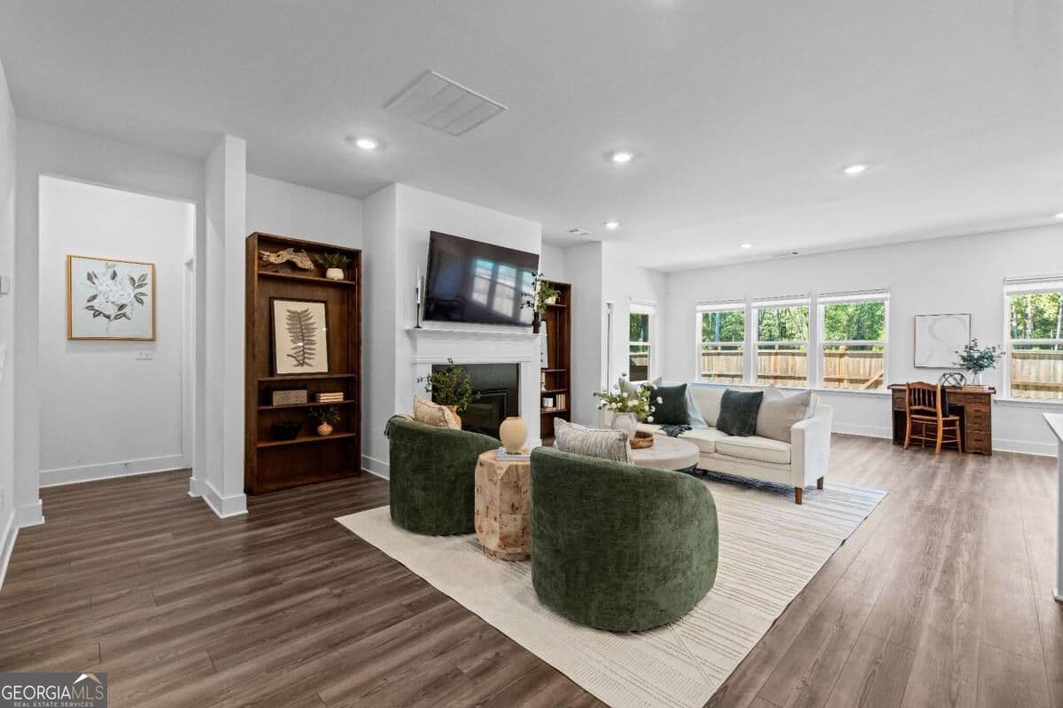 4 bedroom, 3 bathroom, 2,581 sq ft single family residence for sale at 130 Airmont Drive 77, Sharpsburg, GA 30277 — photo 5