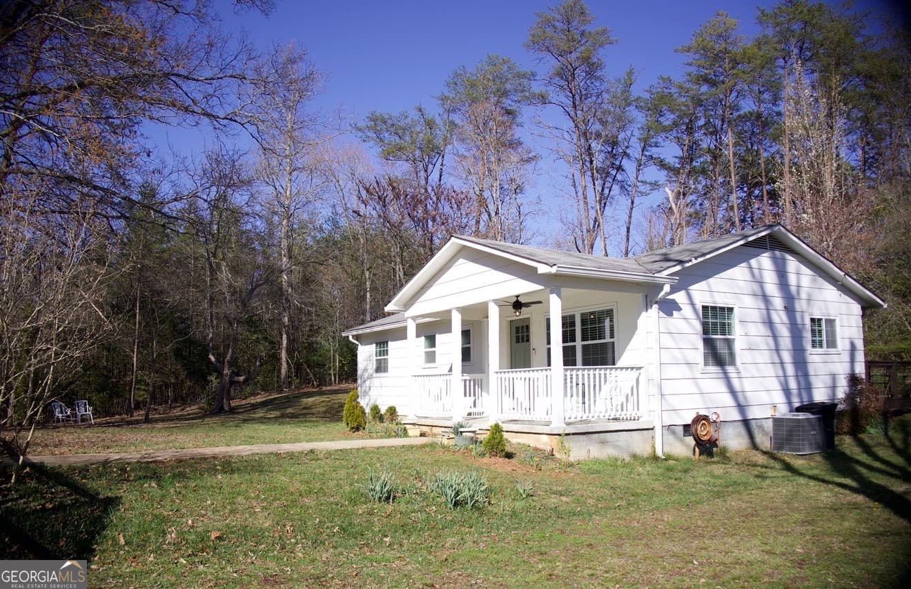 3 bedroom, 1.5 bathroom, 1,061 sq ft single family residence for sale at 331 Blue Arrow Lane, Mineral Bluff, GA 30559 — photo 2