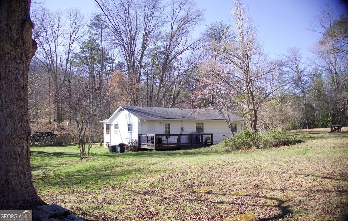 3 bedroom, 1.5 bathroom, 1,061 sq ft single family residence for sale at 331 Blue Arrow Lane, Mineral Bluff, GA 30559 — photo 5