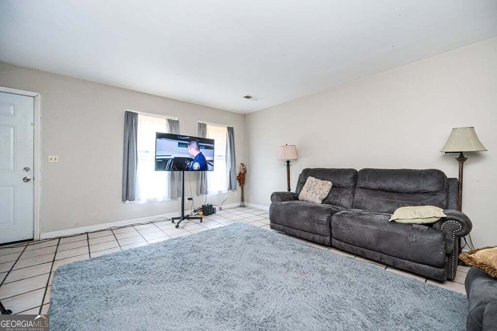 2 bedroom, 2.5 bathroom, 1,240 sq ft townhouse for sale at 197 High Creek Drive, Roswell, GA 30076 — photo 2