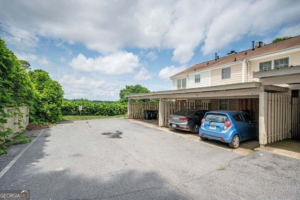 2 bedroom, 2.5 bathroom, 1,240 sq ft townhouse for sale at 197 High Creek Drive, Roswell, GA 30076 — photo 9