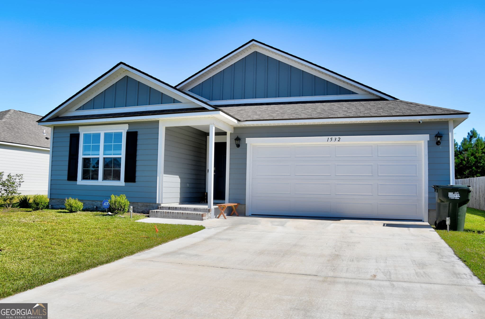 5 bedroom, 3 bathroom, 2,043 sq ft single family residence for sale at 1532 Beverly Lane, Hahira, GA 31632 — photo 2