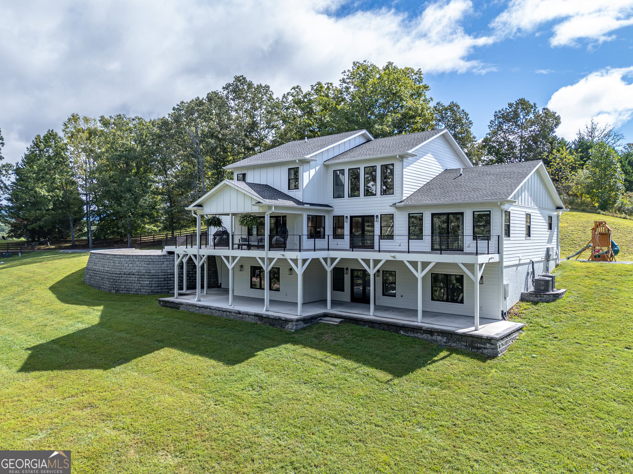 4 bedroom, 4.5 bathroom, 5,000 sq ft single family residence for sale at 300 Sherwood Forest Drive, Hayesville, NC 28904 — photo 2
