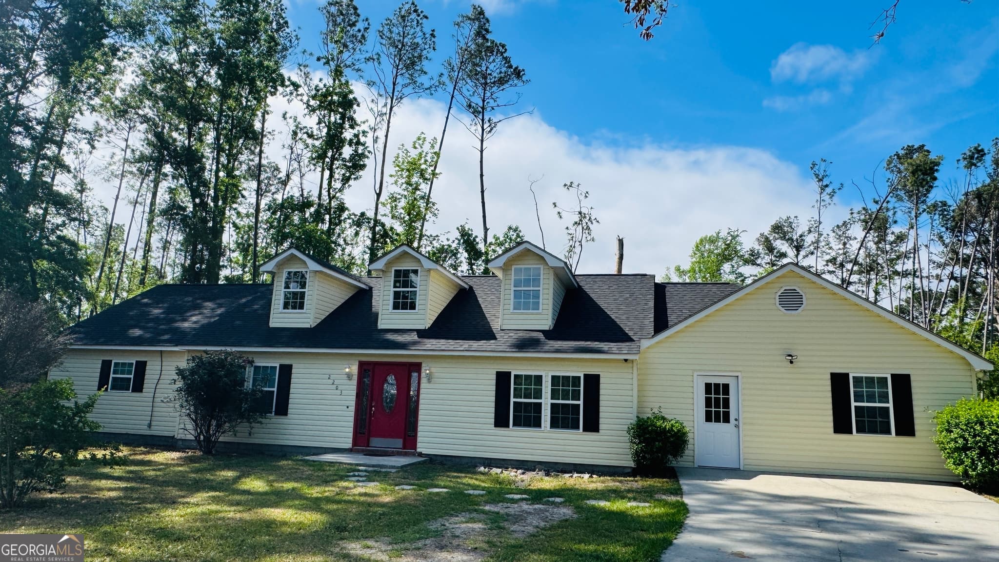 4 bedroom, 2 bathroom, 2,408 sq ft single family residence for sale at 2203 Joyce Court, Vidalia, GA 30474 — photo 1 of 19