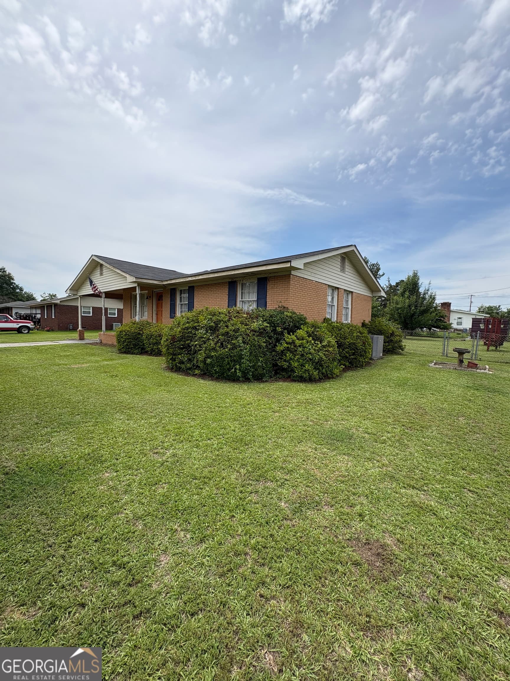 3 bedroom, 1.5 bathroom, 1,615 sq ft single family residence under contract at 426 Moye Drive, Sandersville, GA 31082 — photo 4