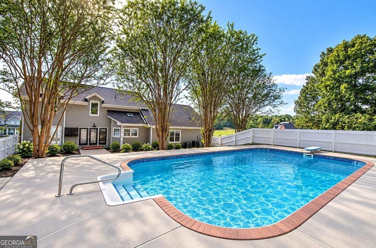 4 bedroom, 3.5 bathroom, 2,951 sq ft single family residence for sale at 117 Indian Trace, Chatsworth, GA 30705 — photo 2