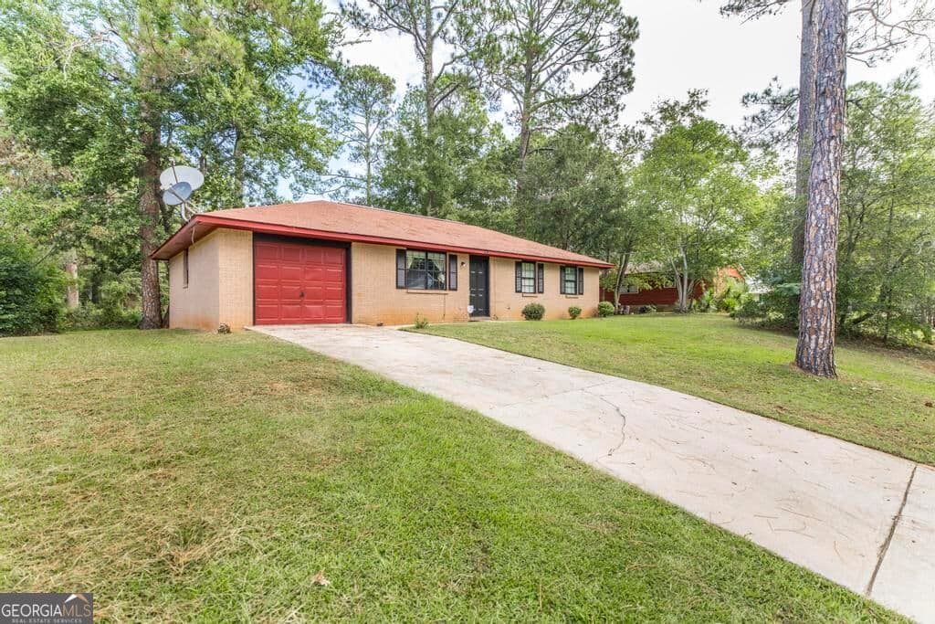 3 bedroom, 1 bathroom, 1,053 sq ft single family residence for sale at 316 Peach Circle, Fort Valley, GA 31030 — photo 2