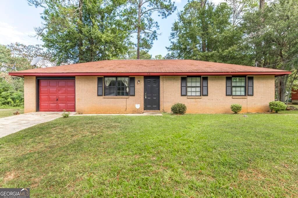 3 bedroom, 1 bathroom, 1,053 sq ft single family residence for sale at 316 Peach Circle, Fort Valley, GA 31030