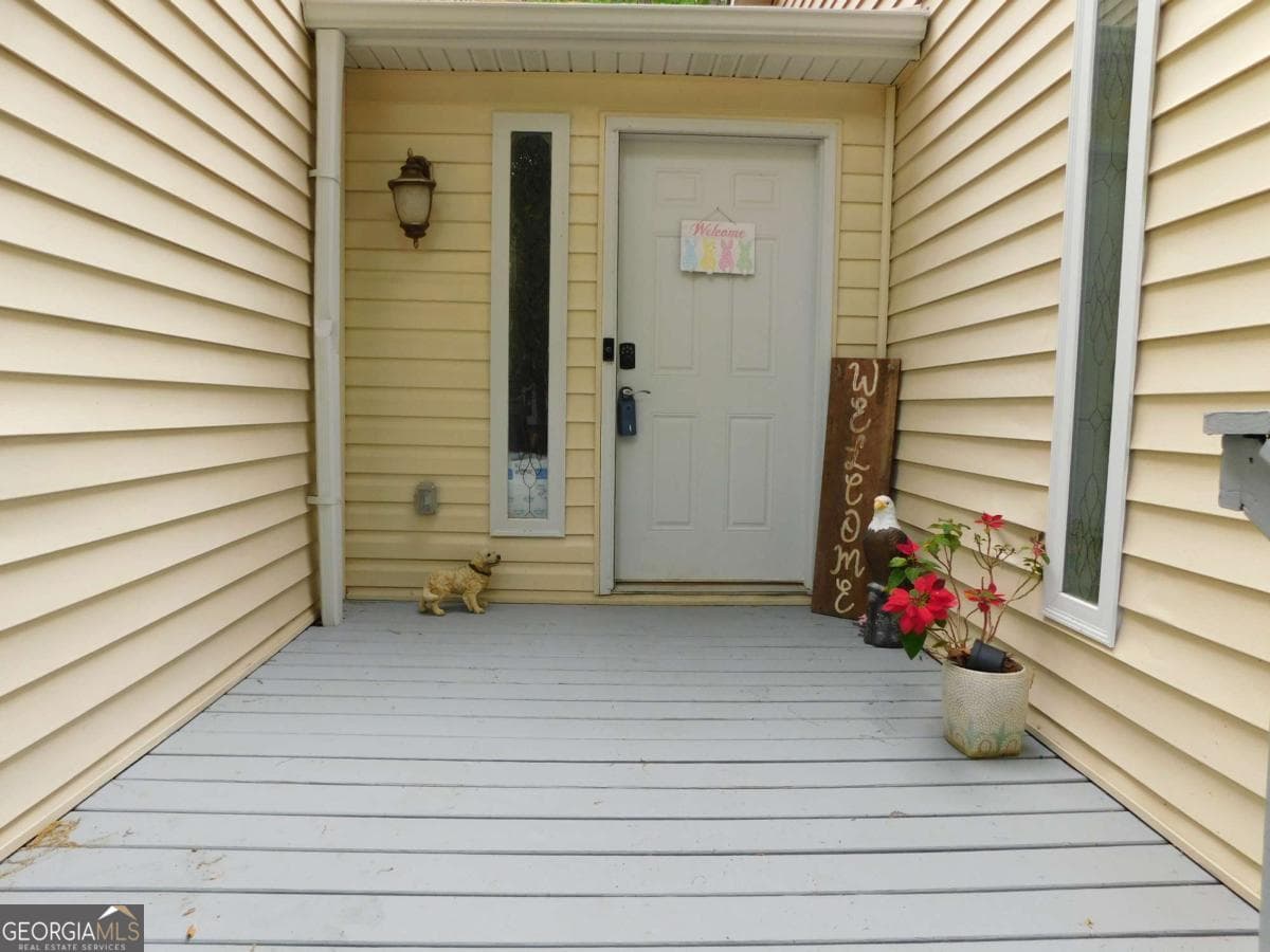 6 bedroom, 3 bathroom single family residence for sale at 8805 Willow Creek Court, Douglasville, GA 30135 — photo 2