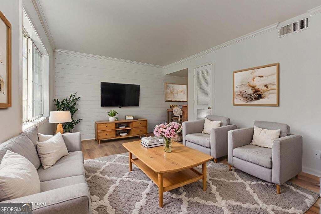 1 bedroom, 1.5 bathroom, 900 sq ft condominium for sale at 6940 Roswell Road 7E, Sandy Springs, GA 30328 — photo 7