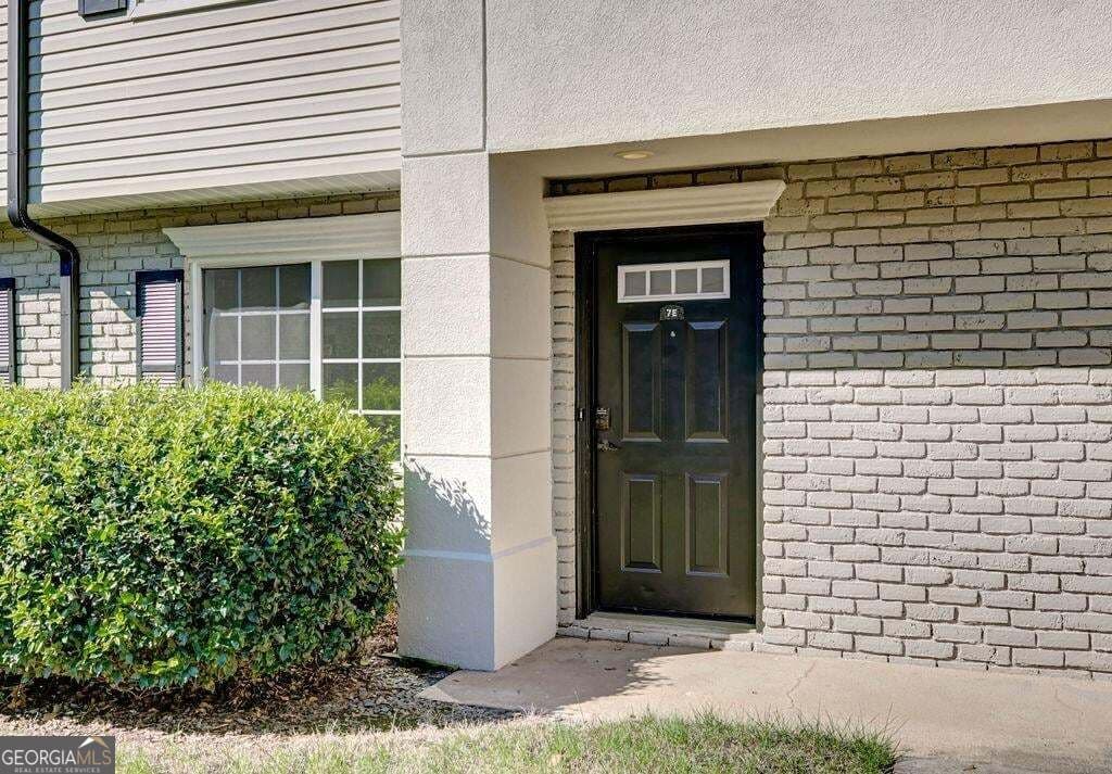 1 bedroom, 1.5 bathroom, 900 sq ft condominium for sale at 6940 Roswell Road 7E, Sandy Springs, GA 30328 — photo 3