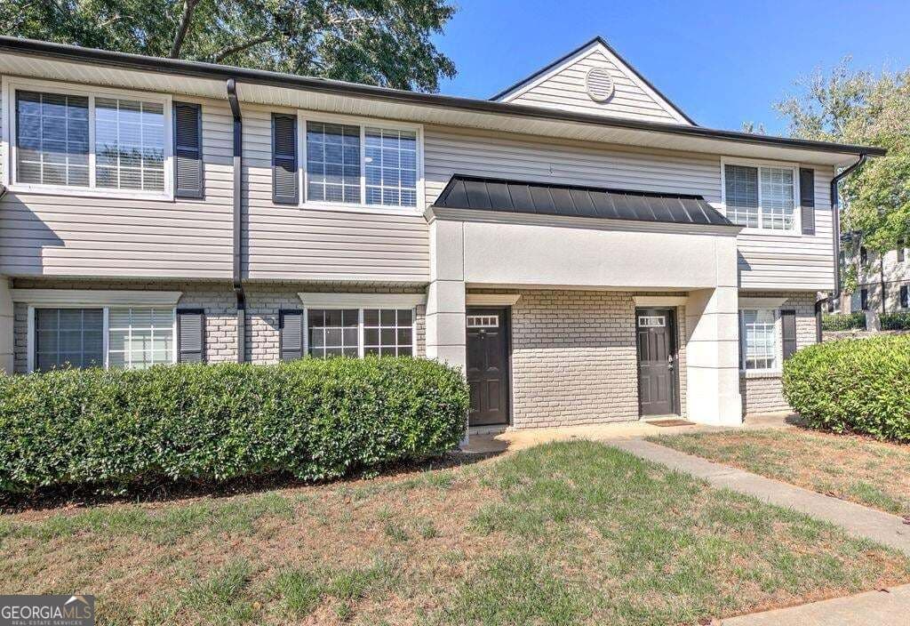 1 bedroom, 1.5 bathroom, 900 sq ft condominium for sale at 6940 Roswell Road 7E, Sandy Springs, GA 30328 — photo 5