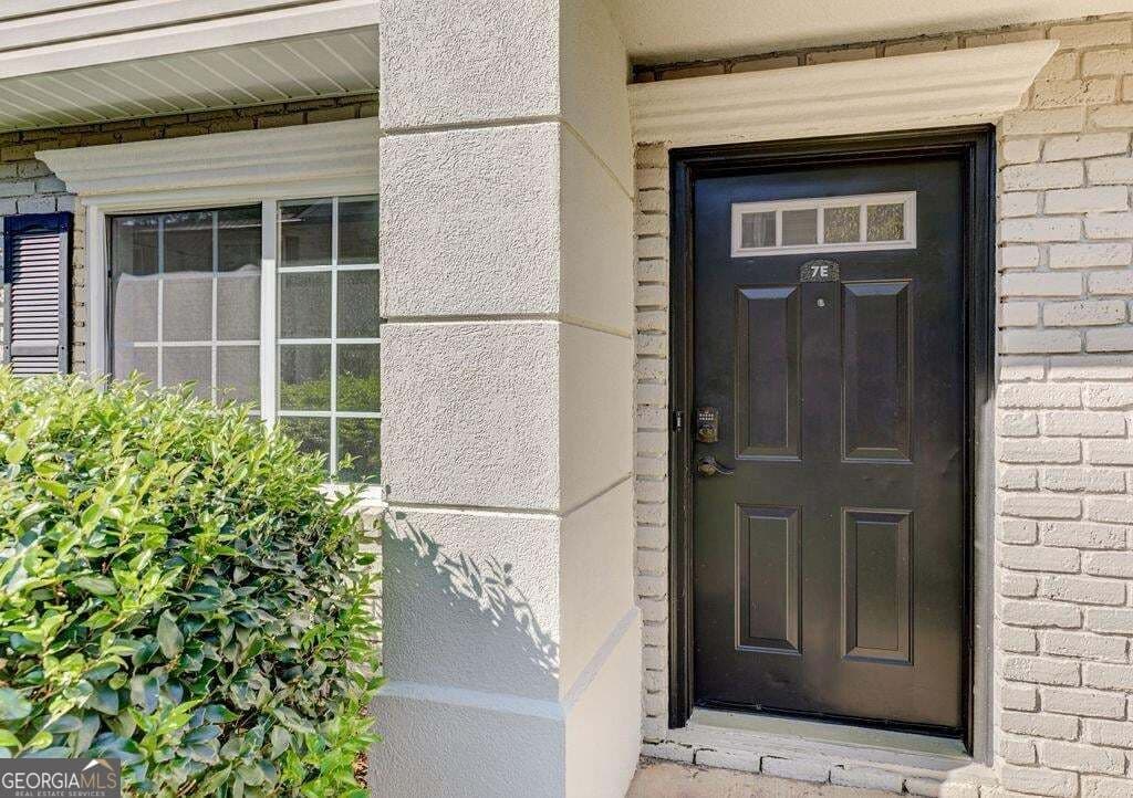 1 bedroom, 1.5 bathroom, 900 sq ft condominium for sale at 6940 Roswell Road 7E, Sandy Springs, GA 30328 — photo 4