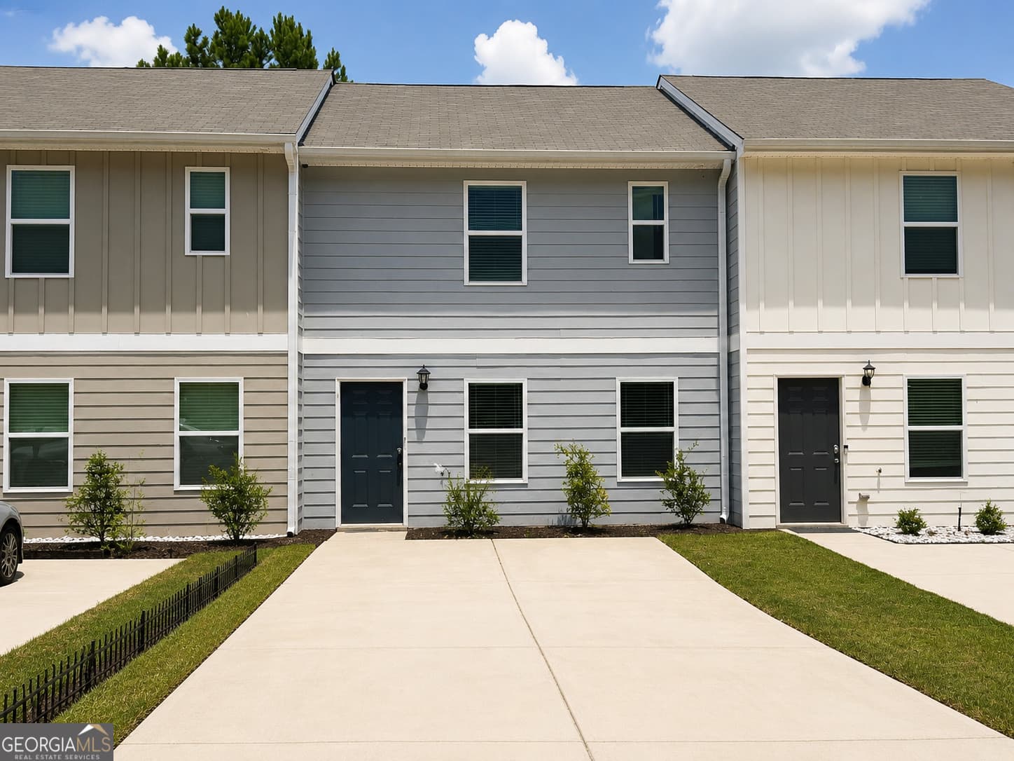 3 bedroom, 2.5 bathroom, 1,240 sq ft townhouse for rent at 1814 Carrington Drive, Griffin, GA 30224 for $1,750 a month — photo 1 of 1