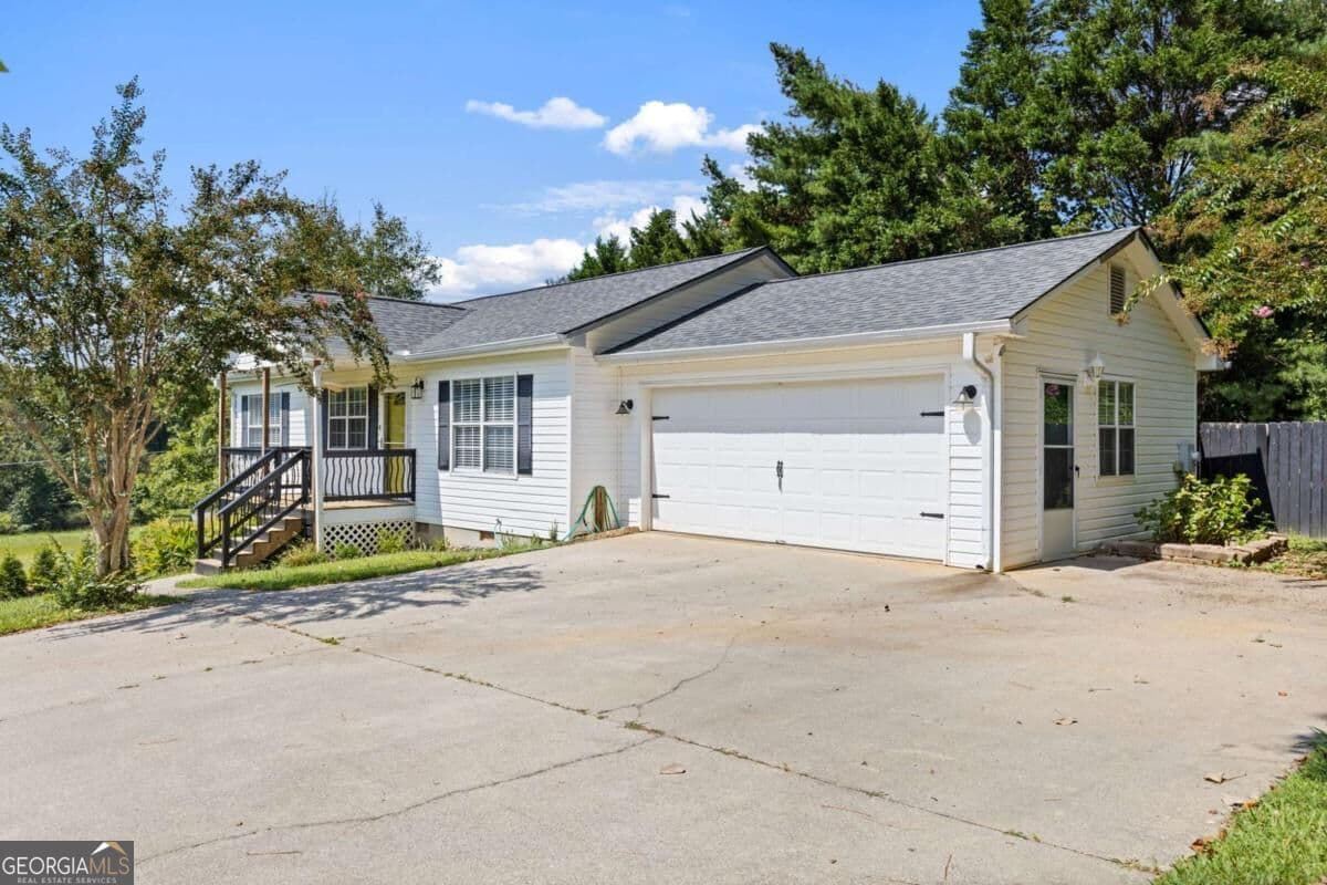 4 bedroom, 3 bathroom, 1,825 sq ft single family residence for sale at 43 Dawson Trace, Dawsonville, GA 30534 — photo 3