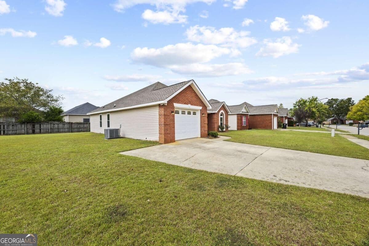 3 bedroom, 2 bathroom, 1,478 sq ft single family residence for sale at 111 Alexandria Court, Byron, GA 31008 — photo 2