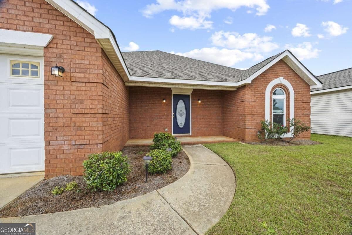 3 bedroom, 2 bathroom, 1,478 sq ft single family residence for sale at 111 Alexandria Court, Byron, GA 31008 — photo 3