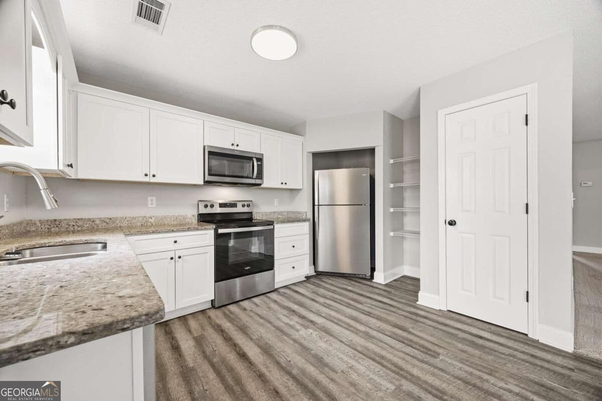 3 bedroom, 2 bathroom, 1,478 sq ft single family residence for sale at 111 Alexandria Court, Byron, GA 31008 — photo 10