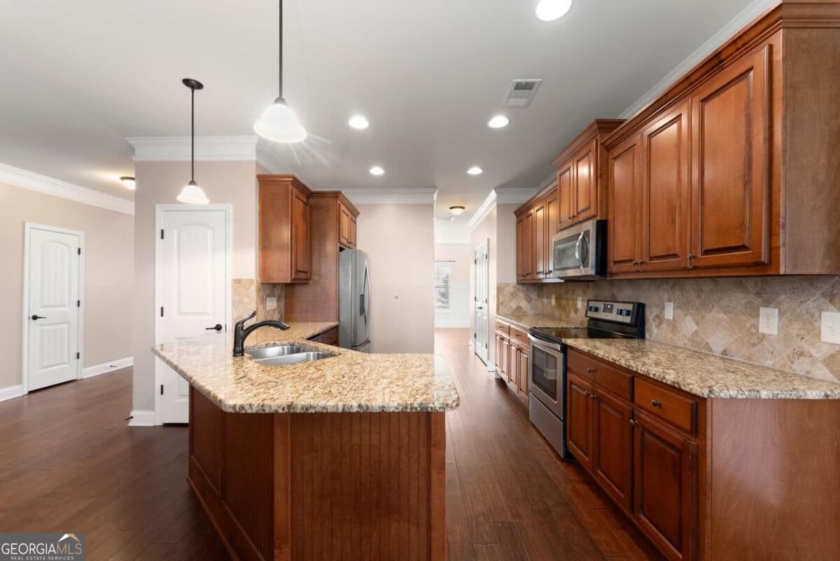 4 bedroom, 2.5 bathroom, 2,620 sq ft single family residence for sale at 334 Red Cap Circle, Jefferson, GA 30549 — photo 6