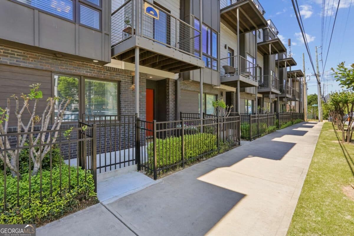 4 bedroom, 4.5 bathroom, 2,491 sq ft townhouse for sale at 1145 Kirkwood Avenue 5, Atlanta, GA 30316 — photo 4