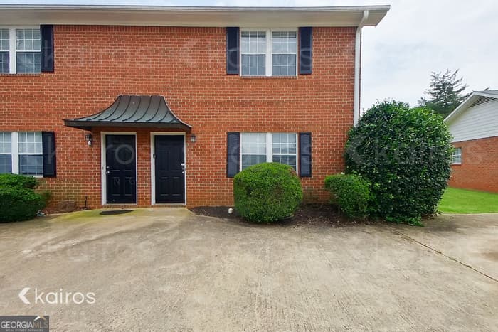 3 bedroom, 2 bathroom, 1,308 sq ft duplex for rent at 150 Deer Parkway, Athens, GA 30605 for $1,645 a month — photo 1 of 17