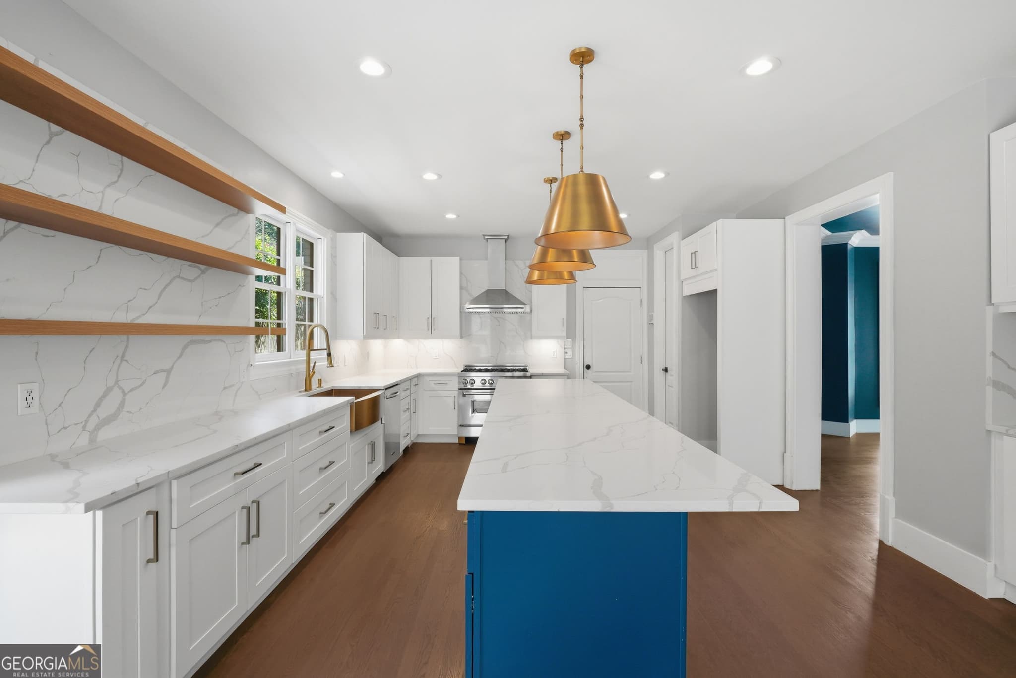 7 bedroom, 5.5 bathroom, 5,736 sq ft single family residence for sale at 245 Steeple Point Drive, Roswell, GA 30076 — photo 3