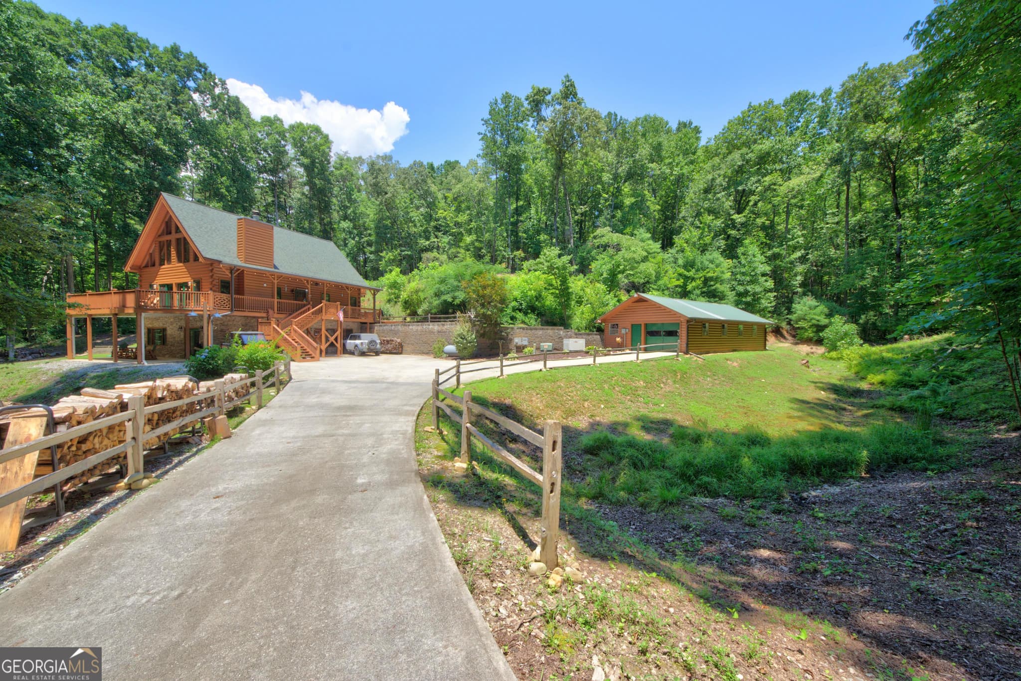 3 bedroom, 3 bathroom, 2,980 sq ft cabin,single family residence for sale at 750 Seye Wailo Trail, Clarkesville, GA 30523 — photo 2