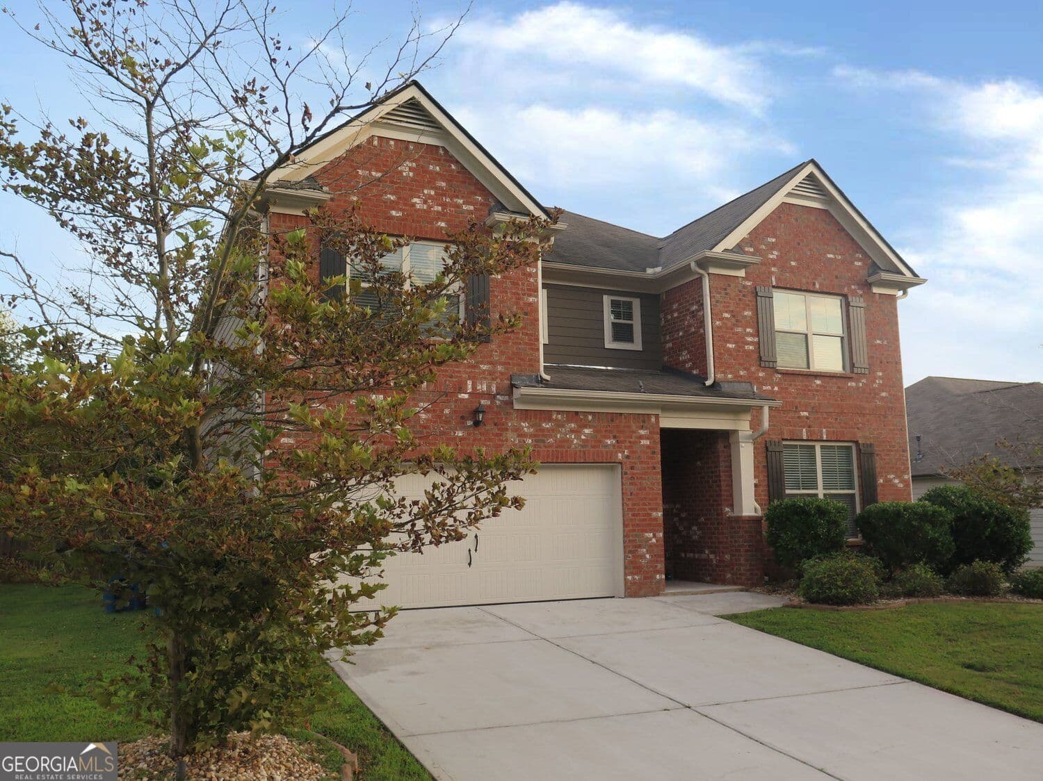 5 bedroom, 3 bathroom, 2,885 sq ft single family residence for sale at 536 Wolf Pack Lane, Atlanta, GA 30349 — photo 3
