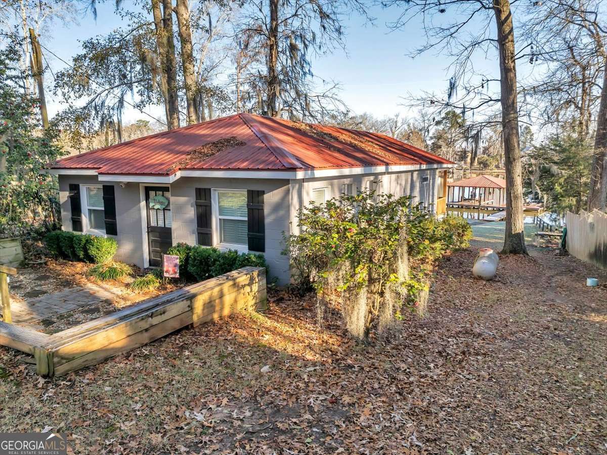 3 bedroom, 1 bathroom, 1,104 sq ft cabin,single family residence sold at 115 Tommy Warren Drive, Cobb, GA 31735