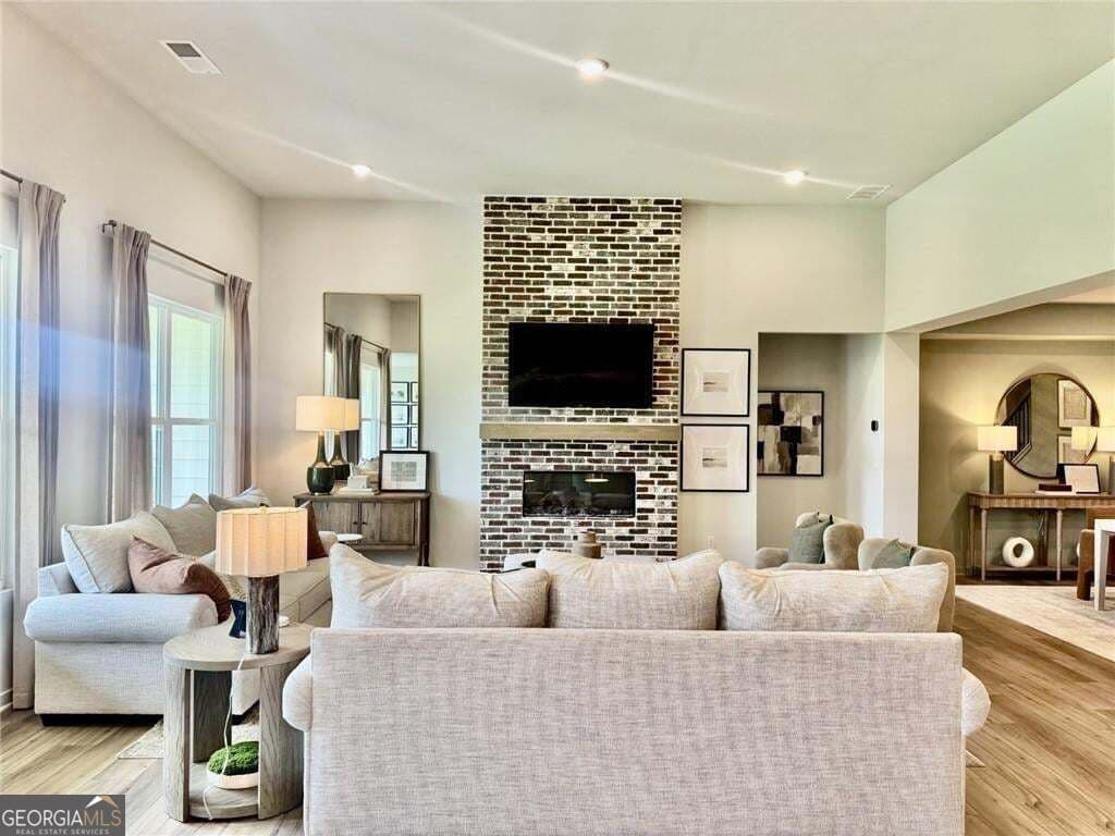 4 bedroom, 3.5 bathroom, 3,495 sq ft single family residence for sale at 8545 Oak Hollow Way, Cumming, GA 30041 — photo 10