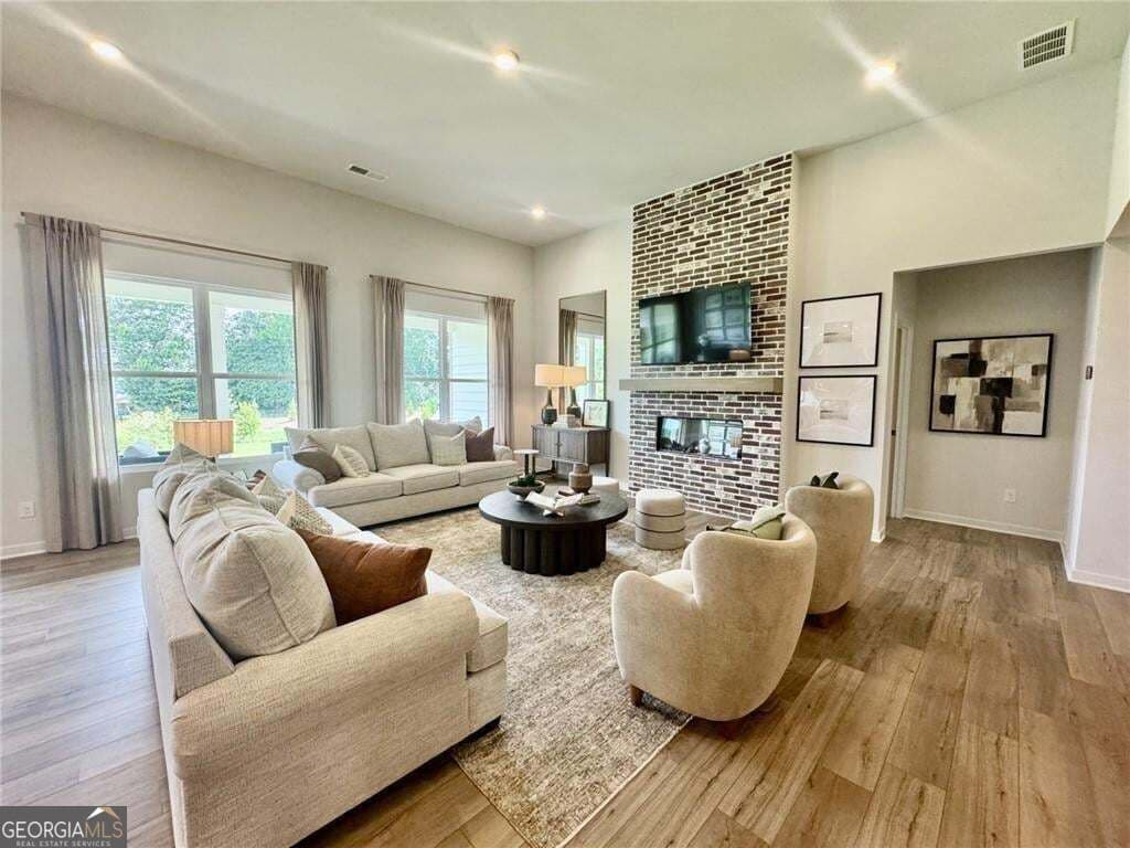 4 bedroom, 3.5 bathroom, 3,495 sq ft single family residence for sale at 8545 Oak Hollow Way, Cumming, GA 30041 — photo 8