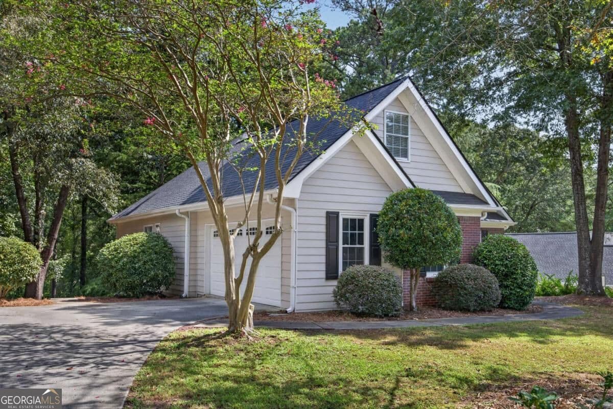 3 bedroom, 3 bathroom, 3,171 sq ft single family residence for sale at 1829 Gray Gables Way, Buford, GA 30519 — photo 2