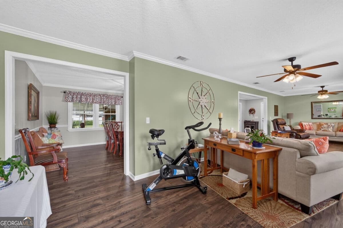 3 bedroom, 2 bathroom, 1,767 sq ft single family residence for sale at 907 E Waring Street, Waycross, GA 31501 — photo 6