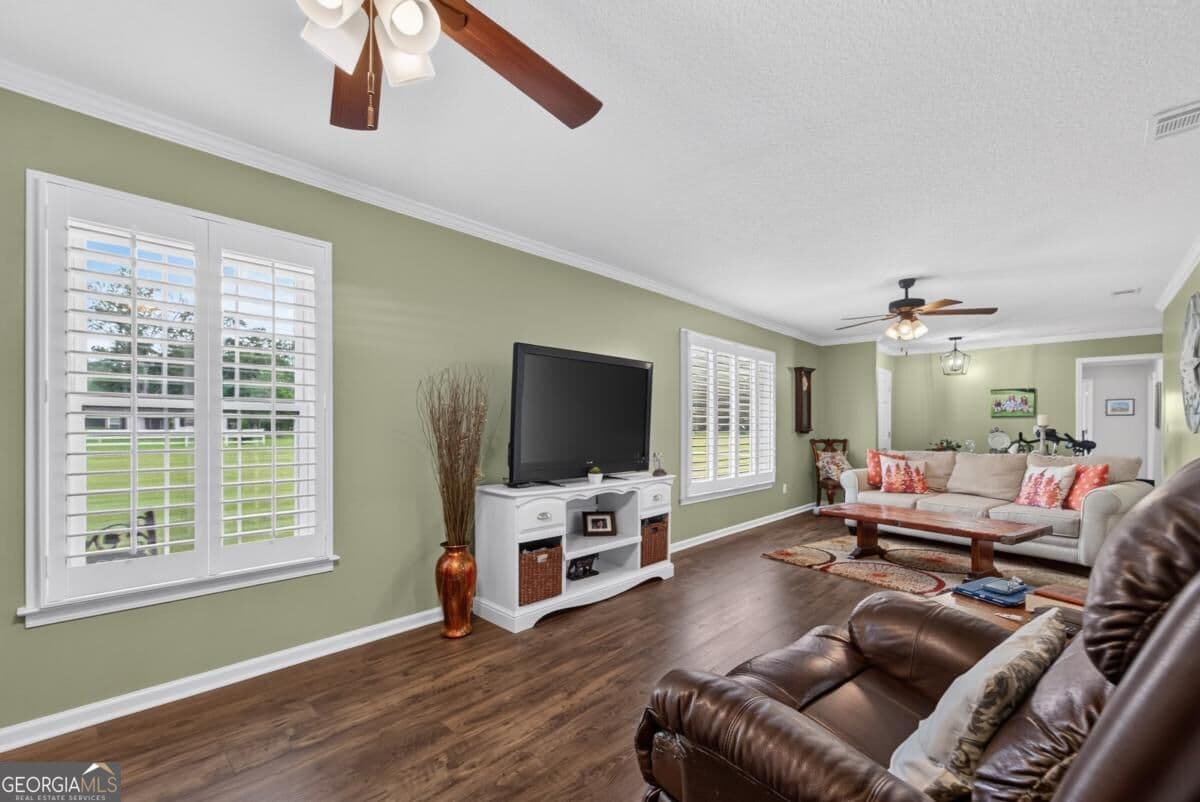3 bedroom, 2 bathroom, 1,767 sq ft single family residence for sale at 907 E Waring Street, Waycross, GA 31501 — photo 10