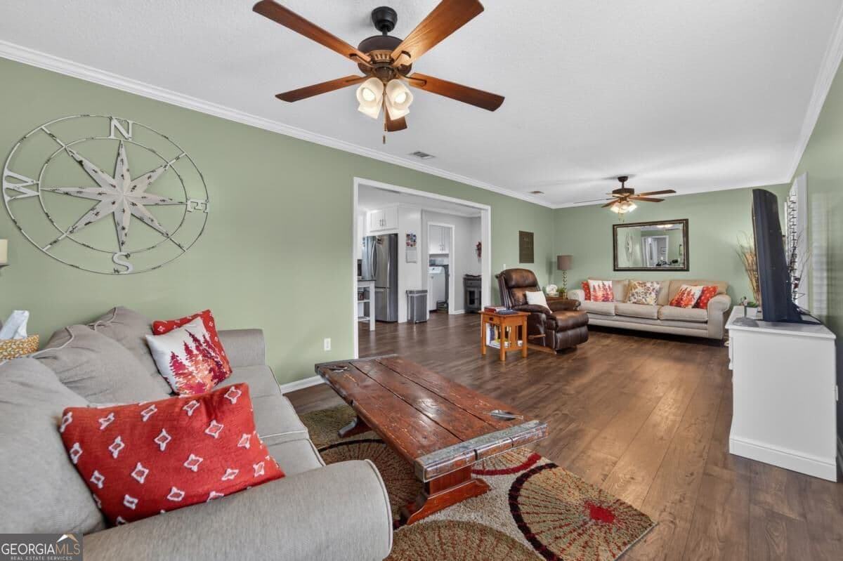 3 bedroom, 2 bathroom, 1,767 sq ft single family residence for sale at 907 E Waring Street, Waycross, GA 31501 — photo 8