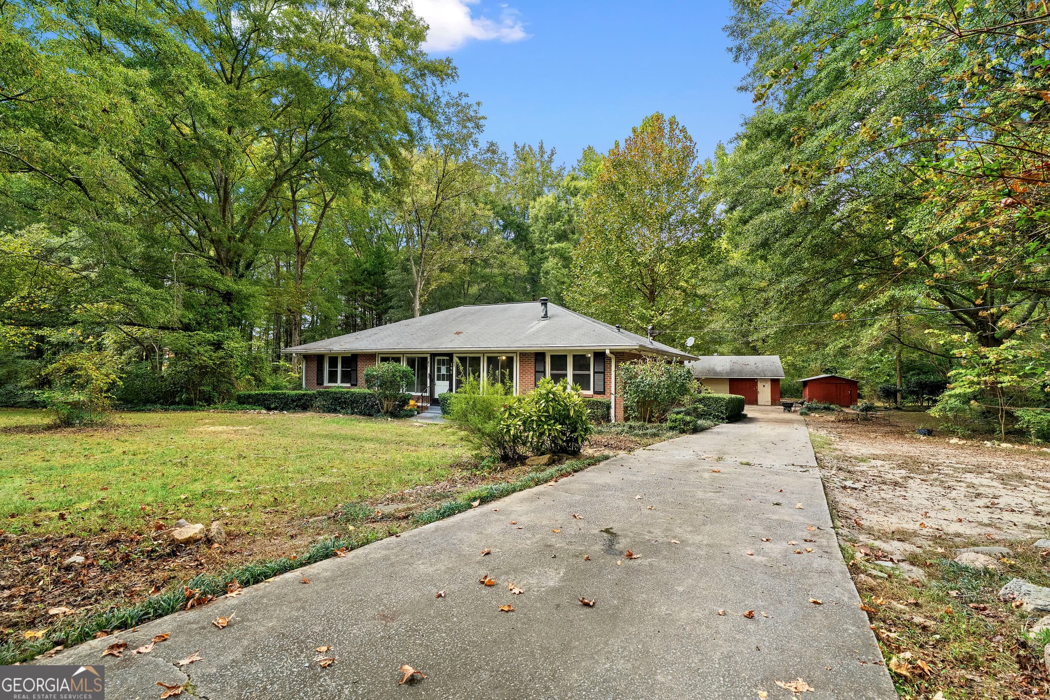 3 bedroom, 2 bathroom, 1,792 sq ft single family residence for sale at 195 Rosewood Avenue, Tyrone, GA 30290 — photo 2
