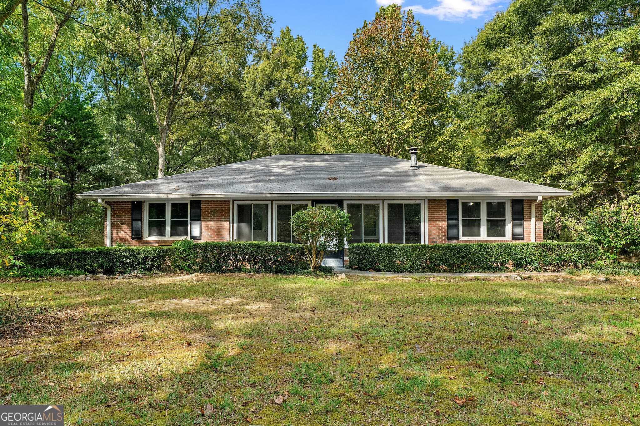 3 bedroom, 2 bathroom, 1,792 sq ft single family residence for sale at 195 Rosewood Avenue, Tyrone, GA 30290 — photo 1 of 20