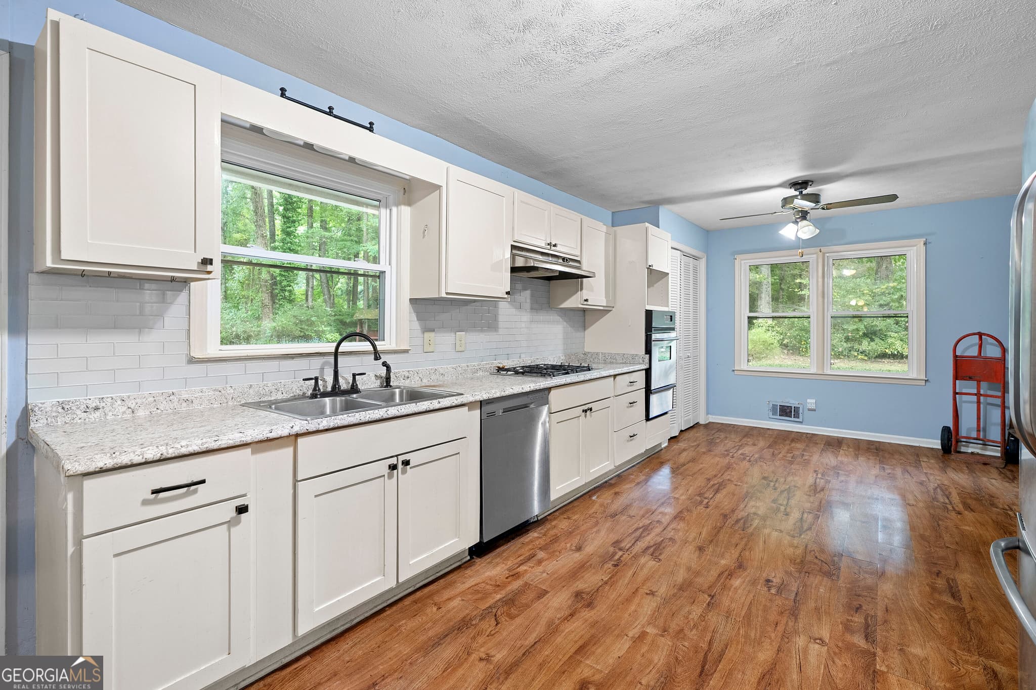 3 bedroom, 2 bathroom, 1,792 sq ft single family residence for sale at 195 Rosewood Avenue, Tyrone, GA 30290 — photo 5