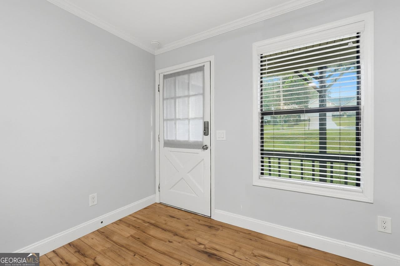 2 bedroom, 1 bathroom, 1,048 sq ft single family residence for sale at 2550 Lakeview Trail, Cumming, GA 30041 — photo 4