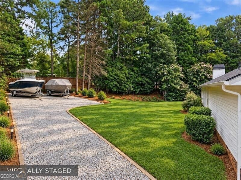 4 bedroom, 3.5 bathroom, 3,277 sq ft single family residence for sale at 5235 Lanton Circle, Gainesville, GA 30504 — photo 4